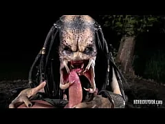 พรีเดเตอร์เพศเมียจับทหารควยโตมาเย็ดขย่มมัน